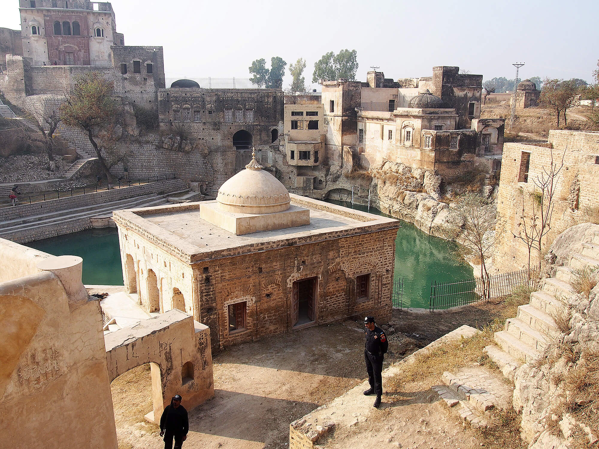 Katas Raj & Kallar Kahar Tour