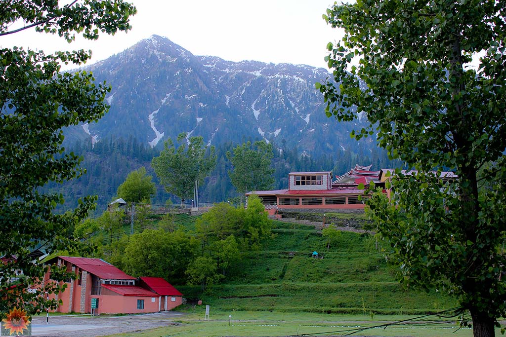 neelum valley tour guide